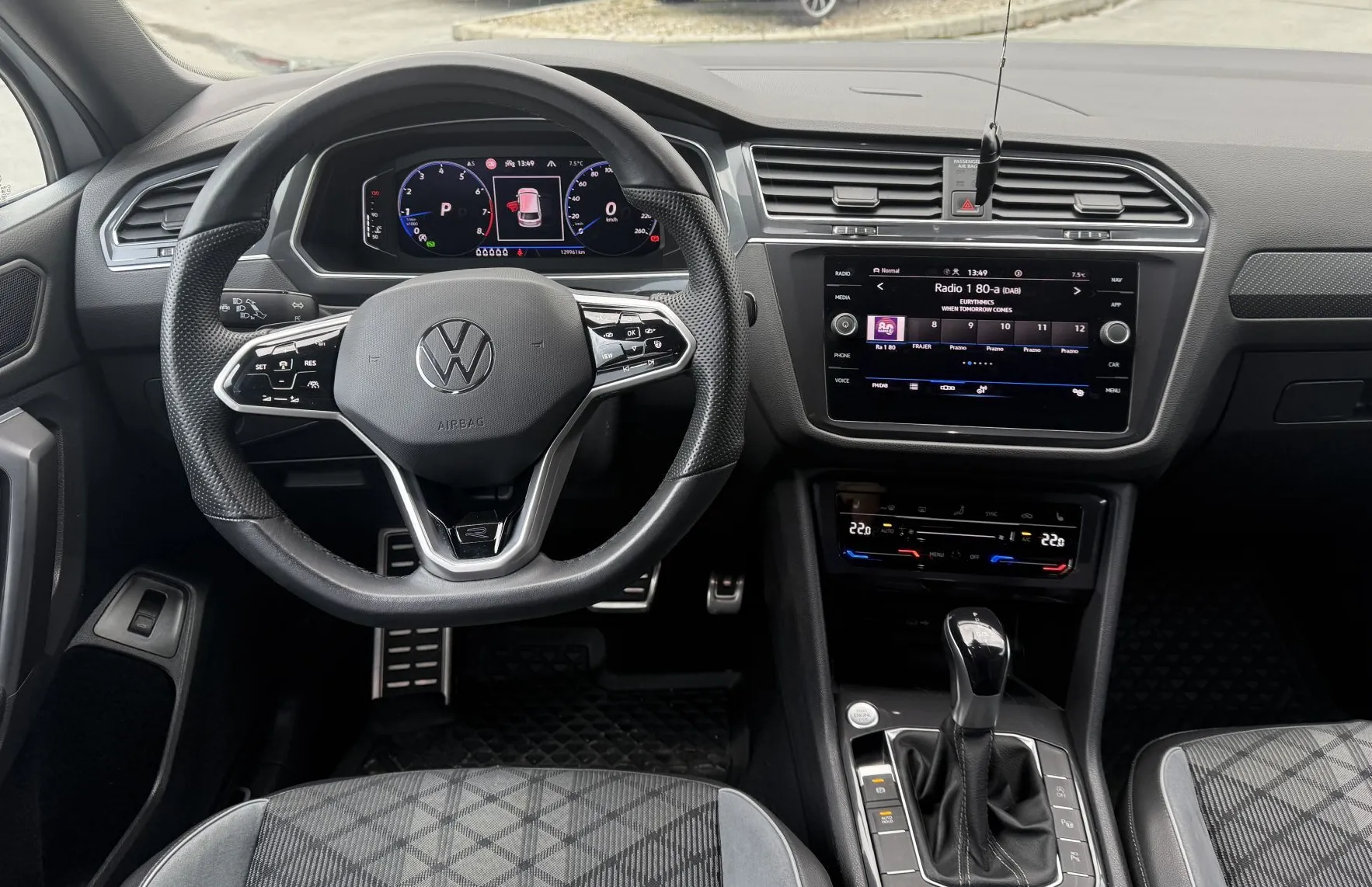 Zunanja slika - Volkswagen Tiguan Allspace - 2.0TSI 4M R-Line PANO-LED-20COL-AMBI-ACC-VIRTUAL - 8