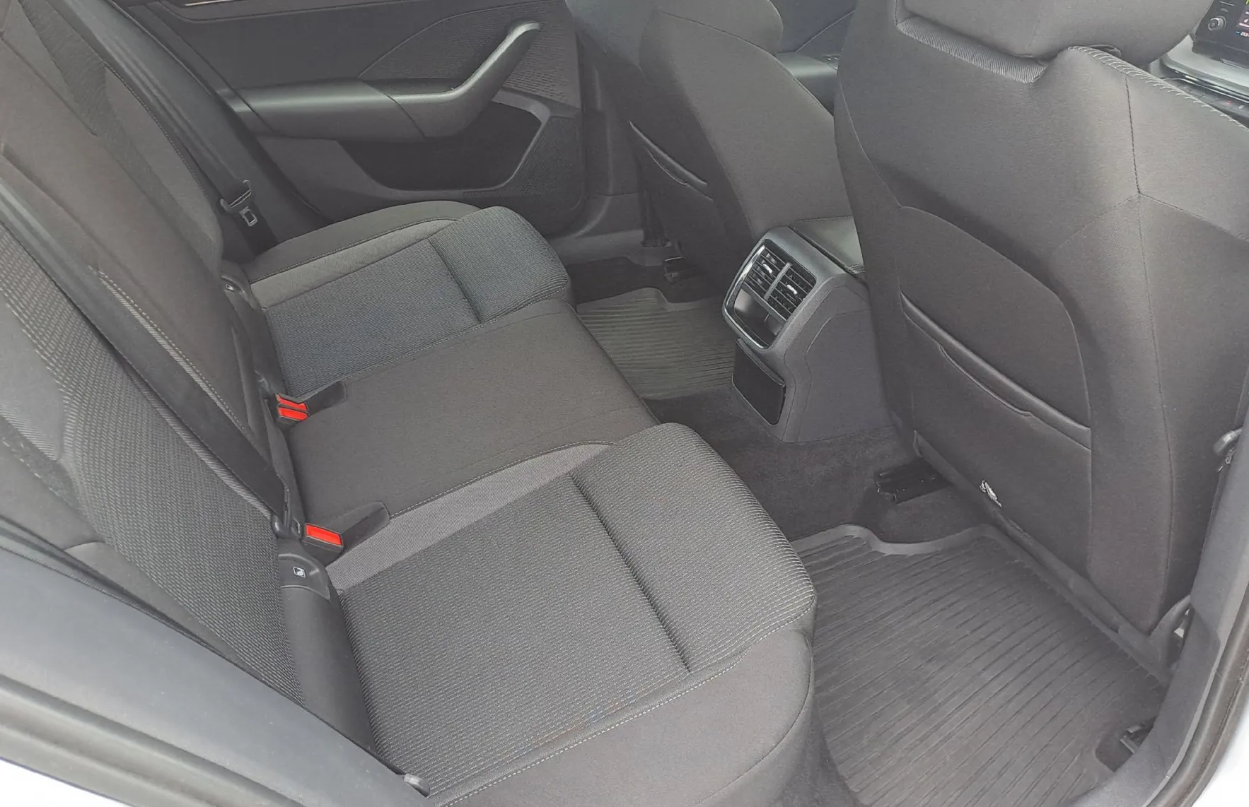 Zunanja slika - Škoda Octavia - Combi 2.0 TDI 4x4 Ambition DSG - 7