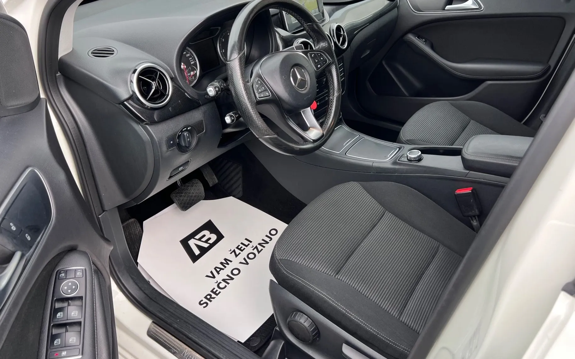 Notranja slika - Mercedes-Benz B-Razred - 200d+NAVI+ACC+F1+ALU+PDC - 9