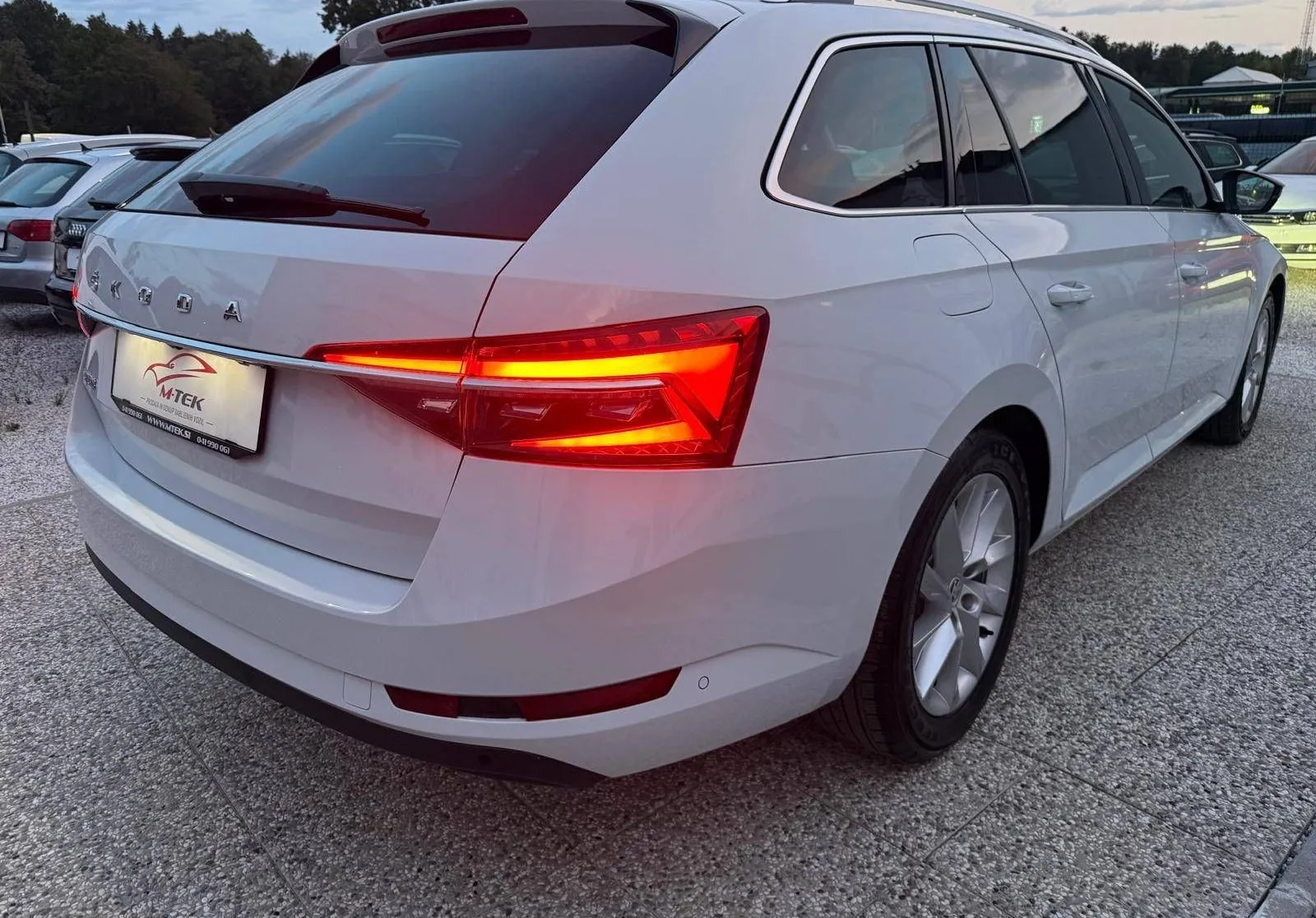 Zunanja slika - Škoda Superb - 2.0 TDI SportlineVIRTUL-ACC-VELIK SERVIS-DSGSERVIS - 4