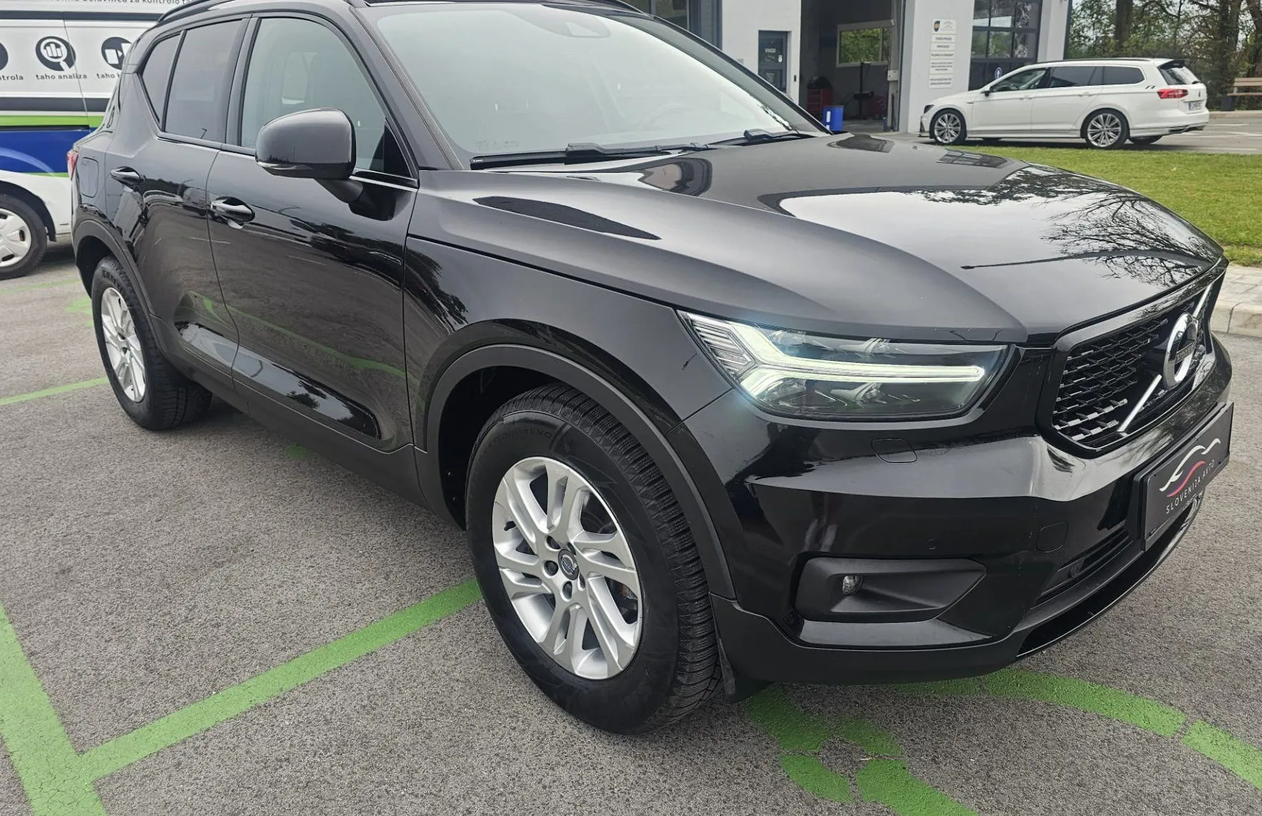 Zunanja slika - Volvo XC40 - T3 Black edition|FULED|ALU18|alcantara|navi|AC|HarmanCardon - 3