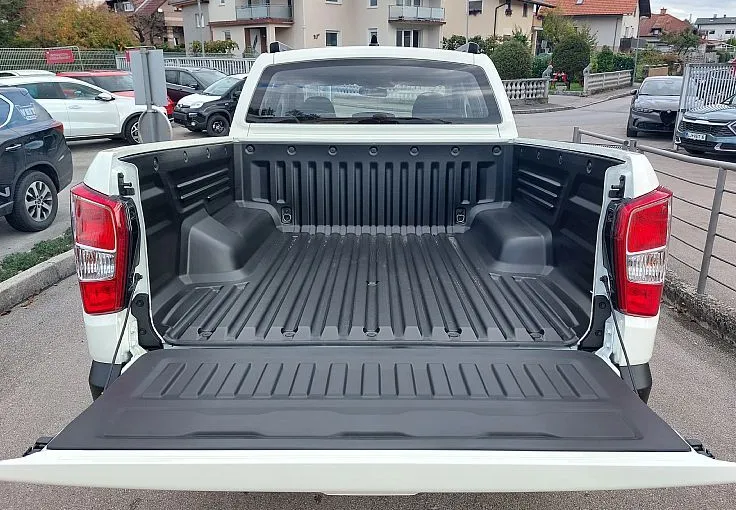 Zunanja slika - SsangYong Musso - 2.2 XDi ULTIMATE 4x4 A T VEČ BARV - 10
