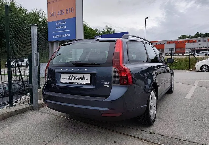Zunanja slika - Volvo V50 - 1.6 D DRIVe ZELO LEPO OHRANJEN 245110 KM VSE BP - 4