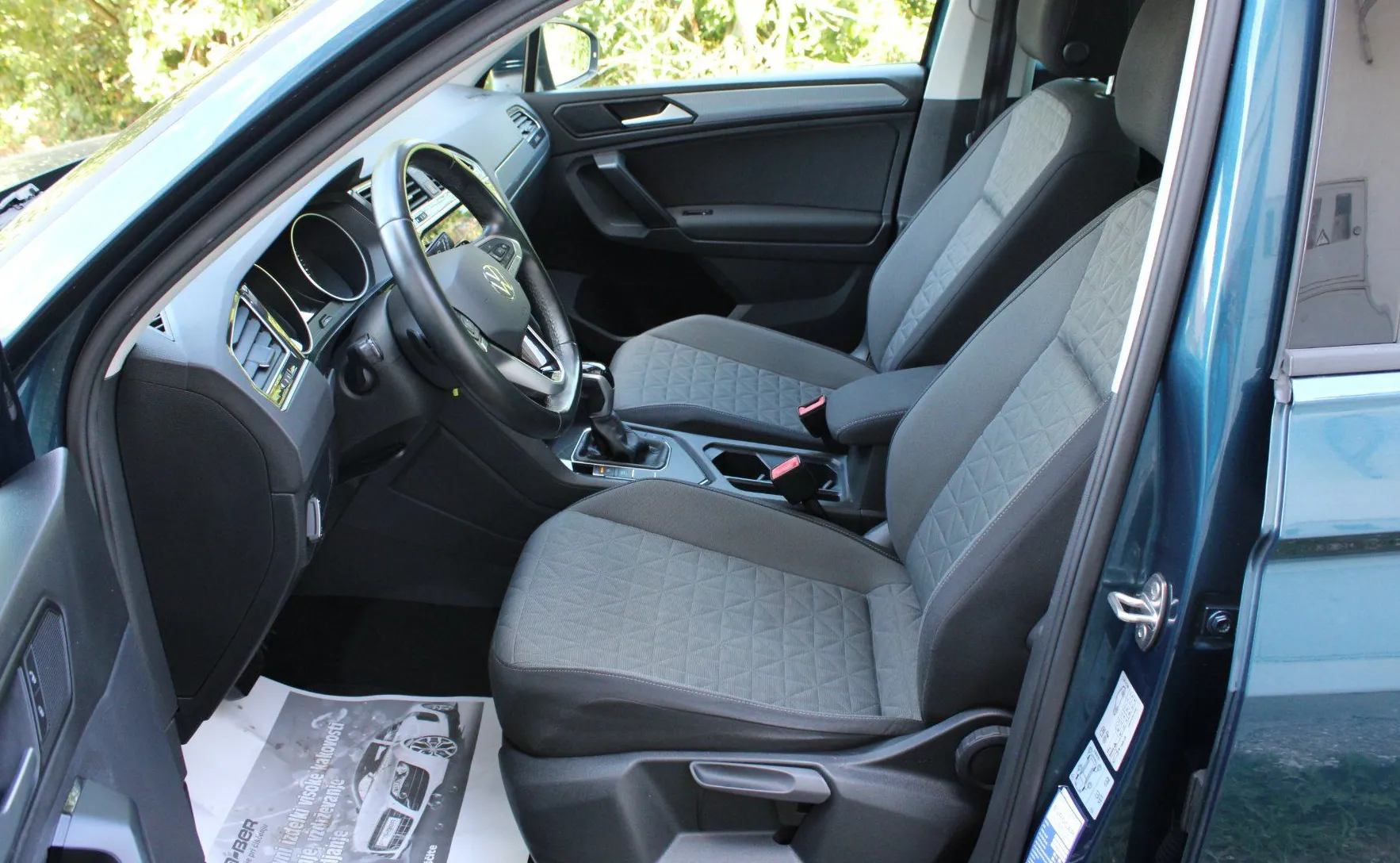 Zunanja slika - VW Tiguan - 2.0 TDI BMT Life DSG ALU LED PDC NOVI MODEL - 11