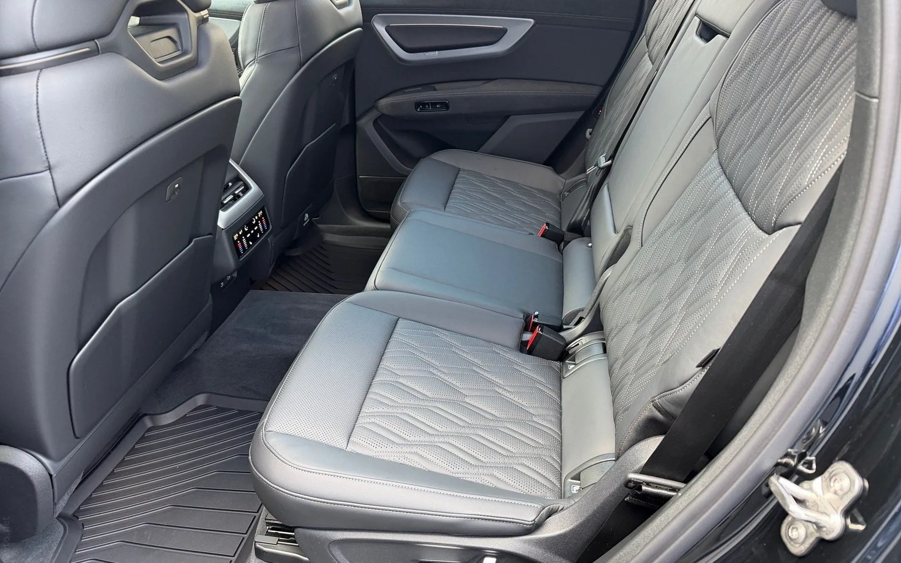 Notranja slika - Audi Q7 - TDI quattro 220 kW - 11
