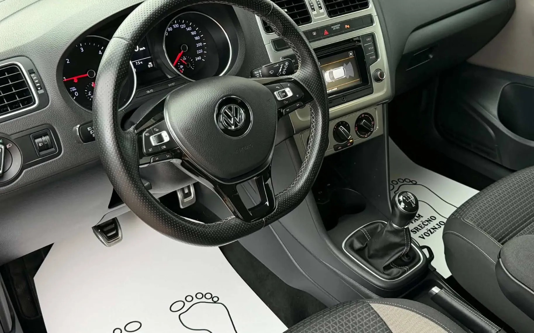 Notranja slika - Volkswagen CrossPolo - 1.4 TDI•PDC SENZORJI•TEMPOMAT•138.000KM•ODLIČEN• - 8