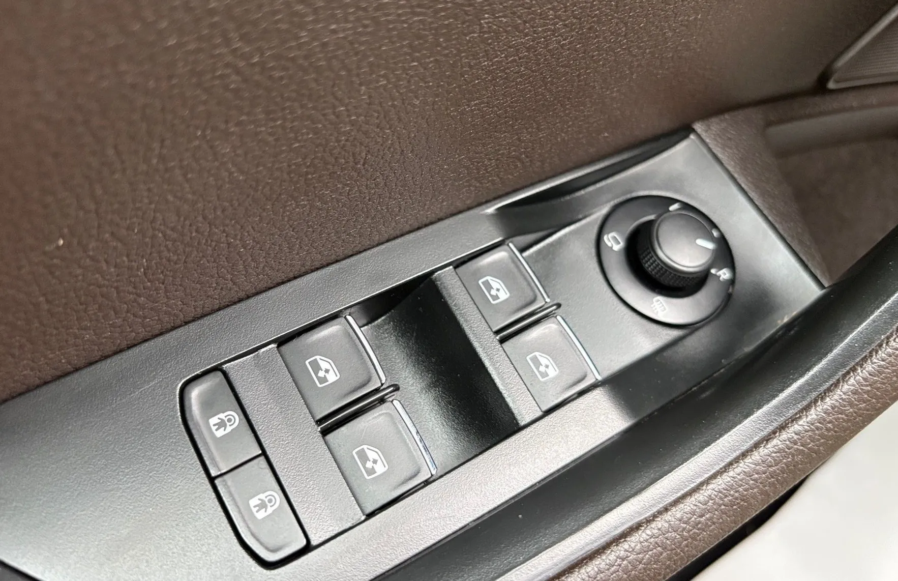 Zunanja slika - Škoda Superb - 2.0 TDI L K Combi DSG 4X4 ... - 19