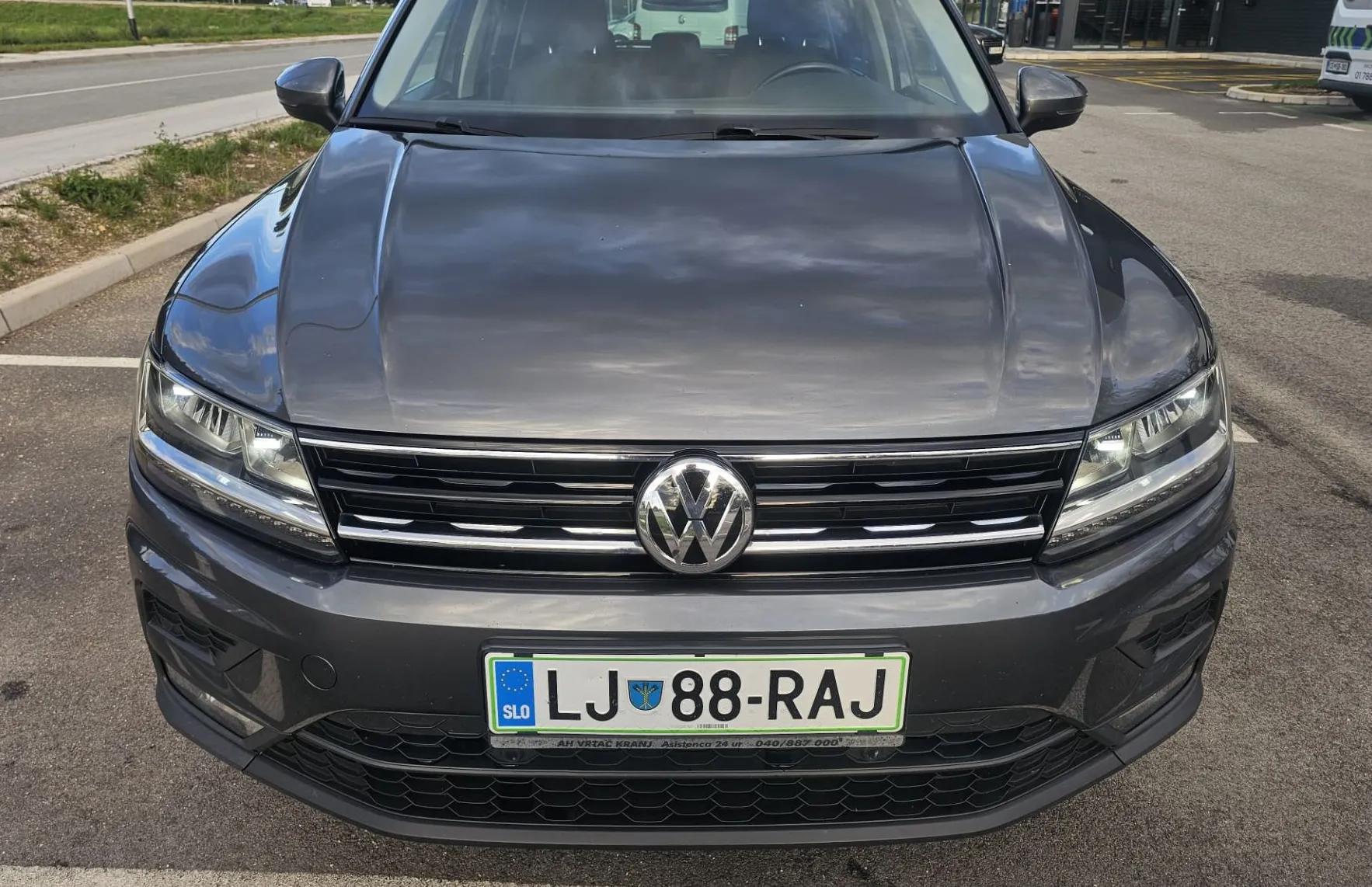 Zunanja slika - Volkswagen Tiguan - 2.0 TDI BMT Comfort Edition | SLO poreklo | 1 lastnica - 4
