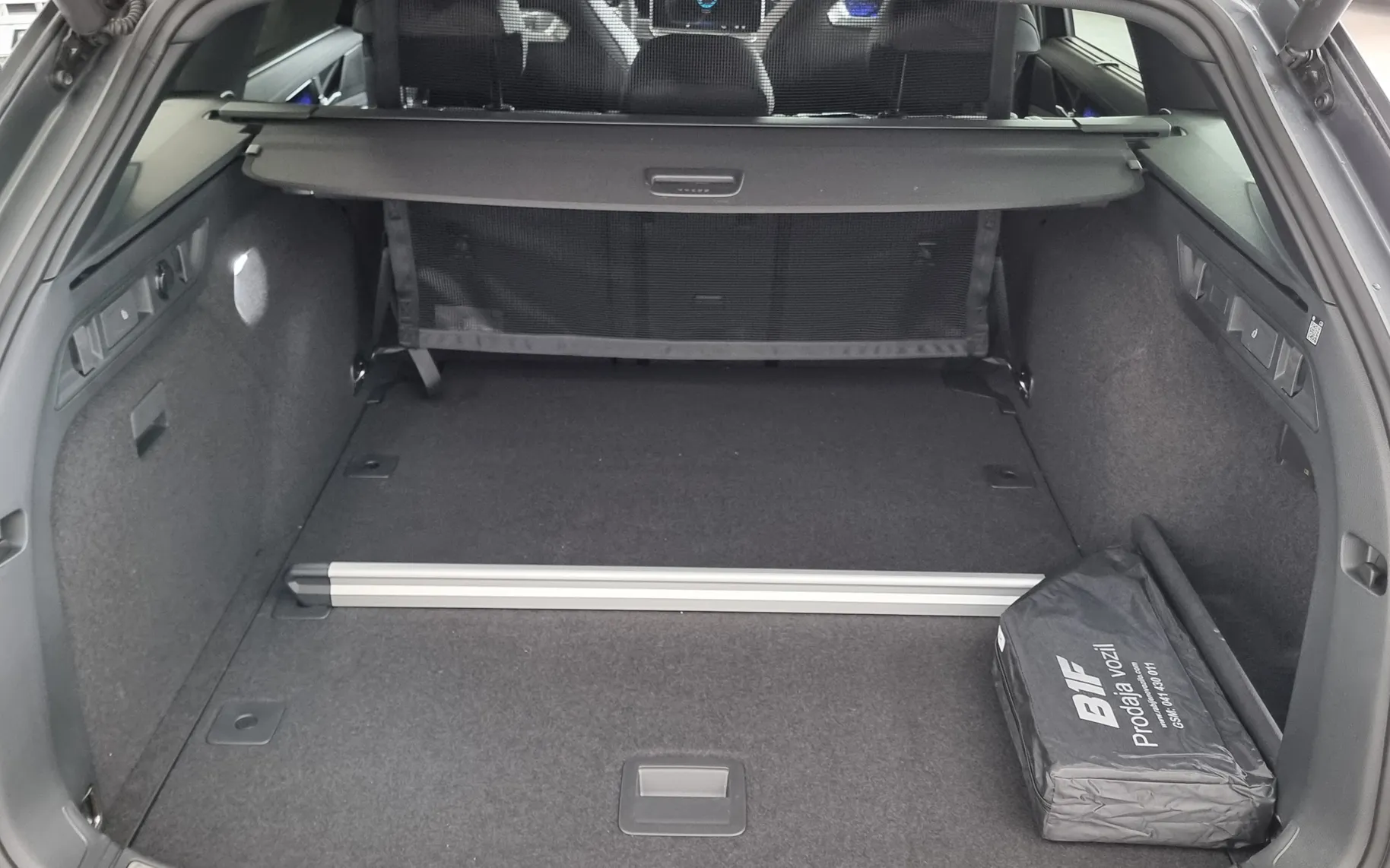 Notranja slika - Volkswagen Passat - Variant 1.5 eTSI R-Line DSG 110kW - 13