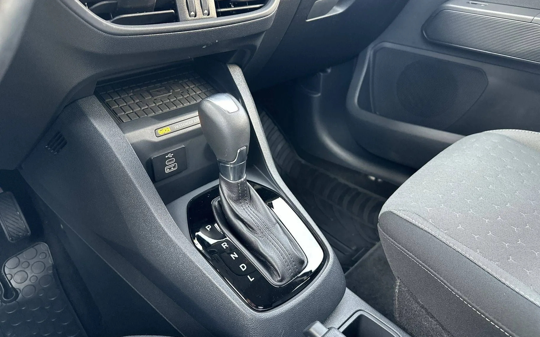 Notranja slika - Ford Tourneo Courier - 1.0 EcoBoost Trend Avt - 20