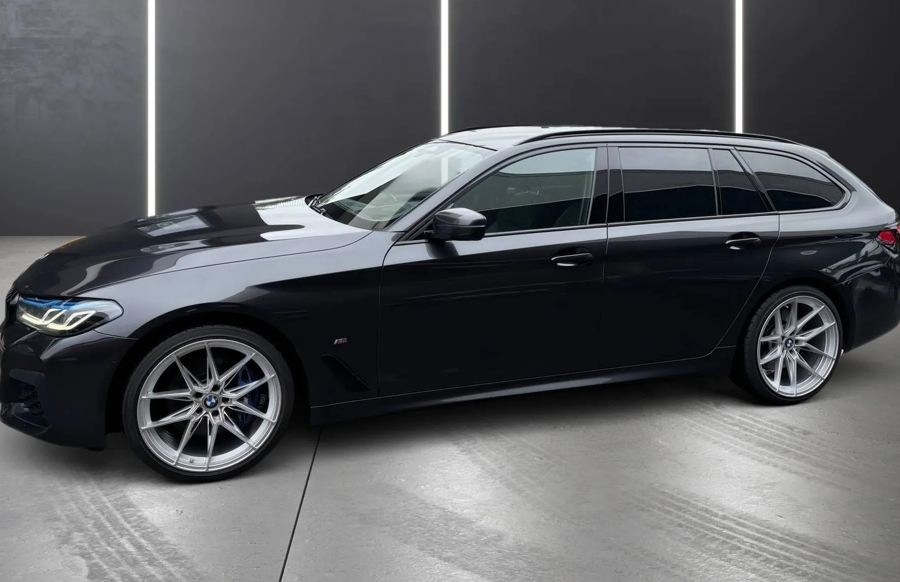 Zunanja slika - BMW Serija 5 - Touring: 520d M PAKET LASER HEAD-UP ADAPTIVNO KAMERA MEM - 3