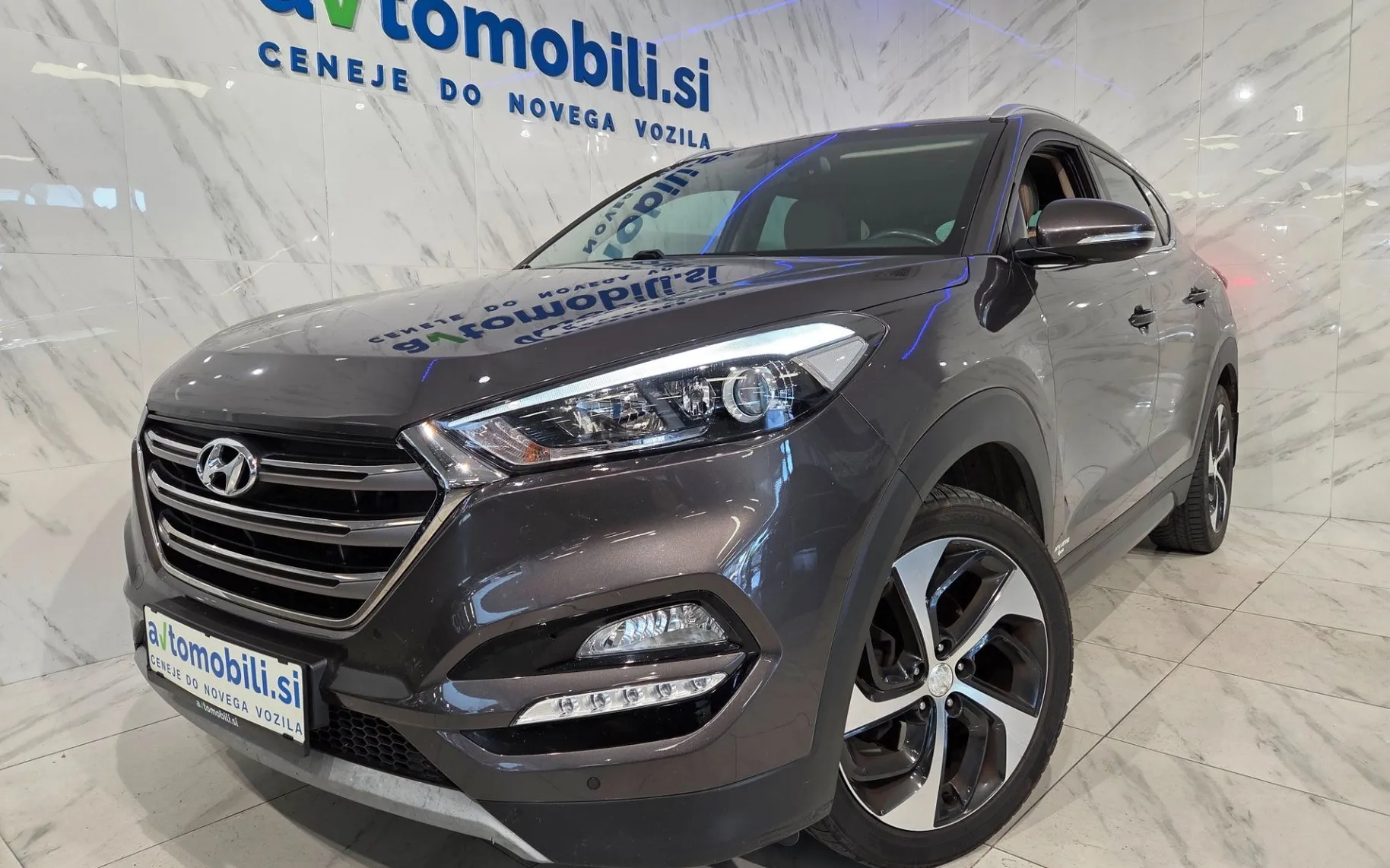 Zunanja slika - Hyundai Tucson - 4WD 2.0 CRDi Slovensko vozilo - Kamera - Kljuka - 1