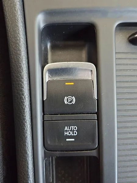 Zunanja slika - Volkswagen Golf - 1.6 TDI 85Kw BMT DSG NAVI GLAVNI SERVIS - 11