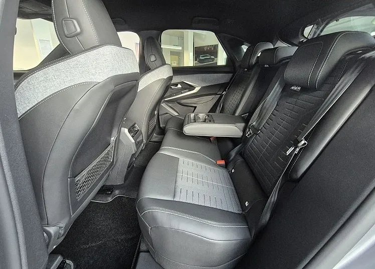 Zunanja slika - Peugeot 3008 - GT Hibrid 145 €6.4 - 7
