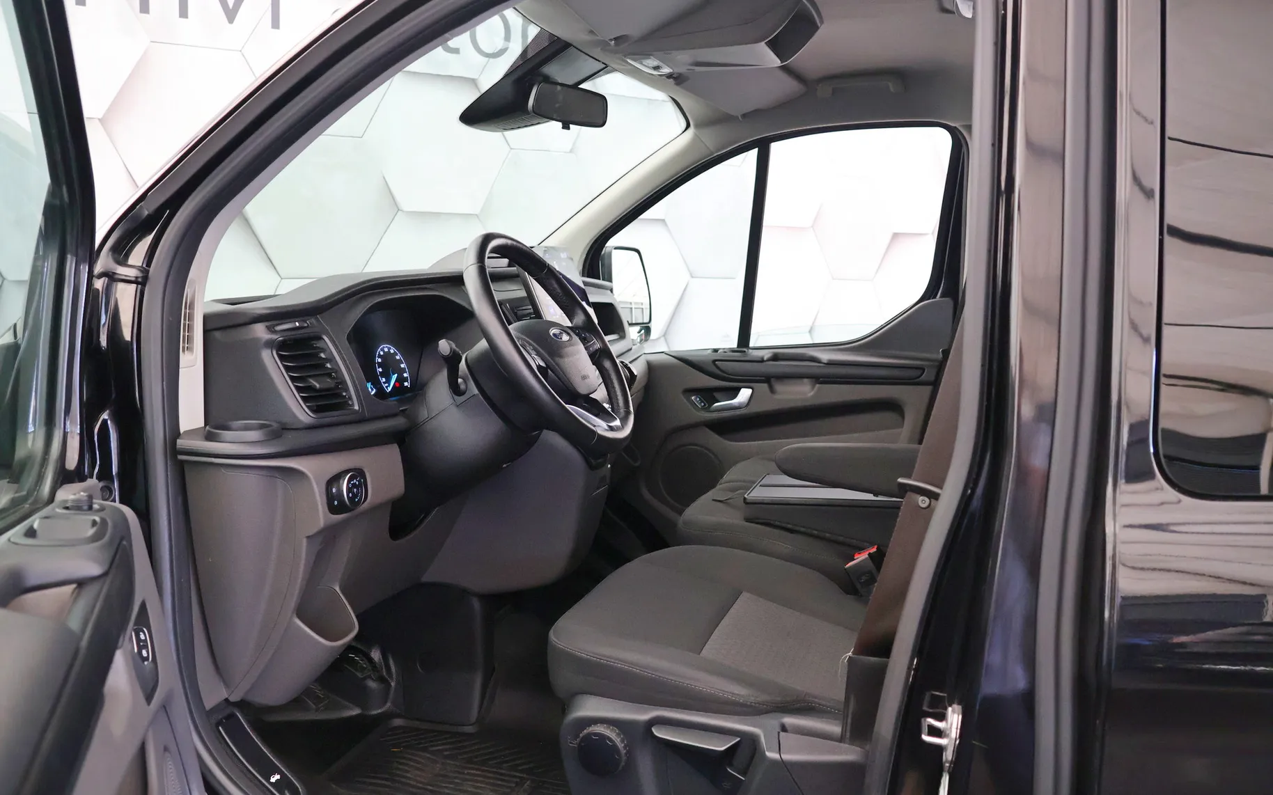 Zunanja slika - Ford E-Transit Custom - 2.0 TDCi L2H1 130KM 1+5 - 9