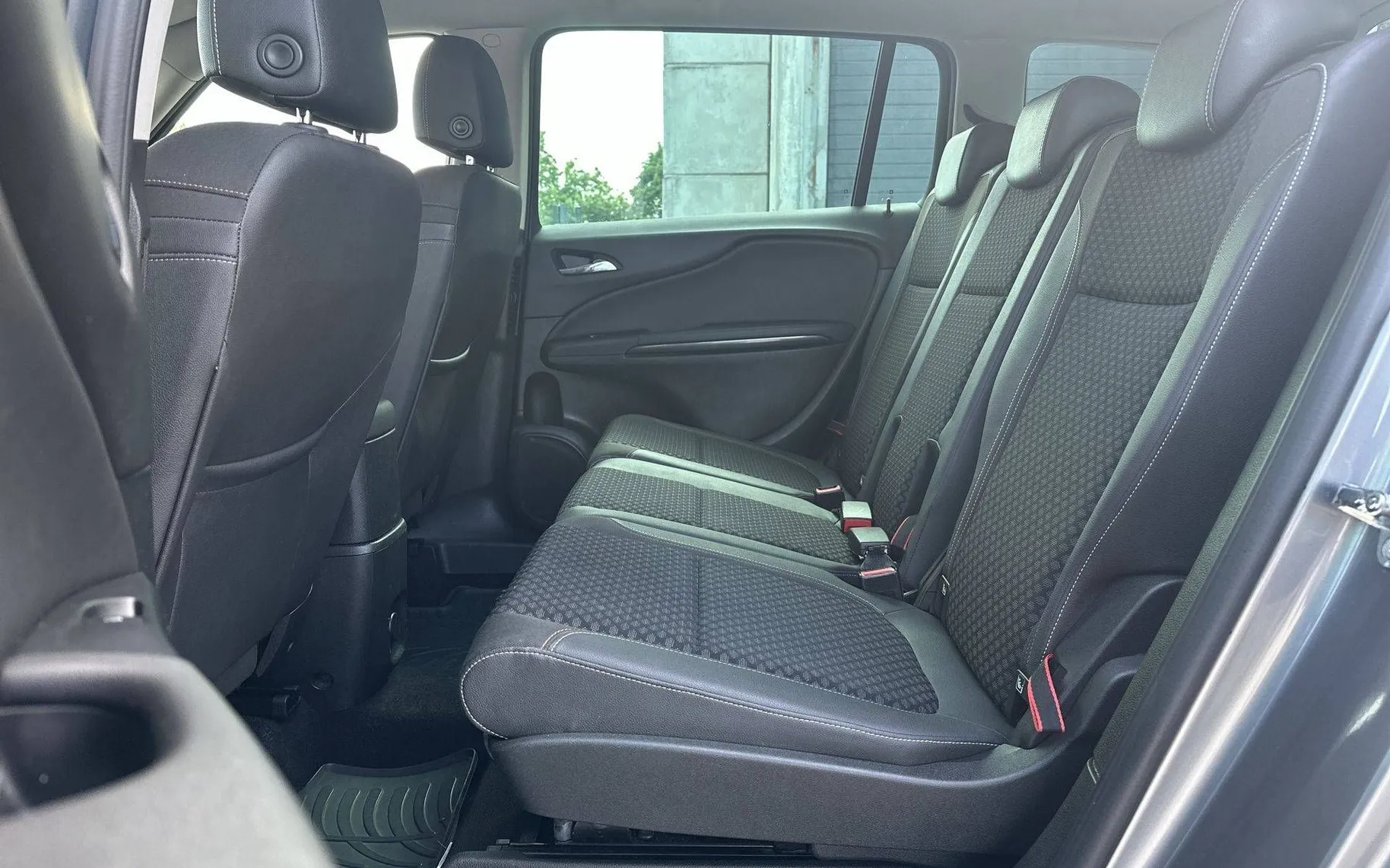 Notranja slika - Opel Zafira - 1.4 Tourer... - 11