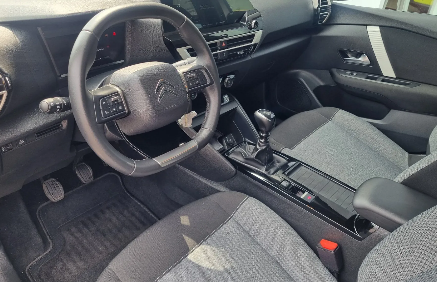 Zunanja slika - Citroën C4 - 1.2 PureTech 100 You  - SAMO 19.857KM - AKCIJA - 9