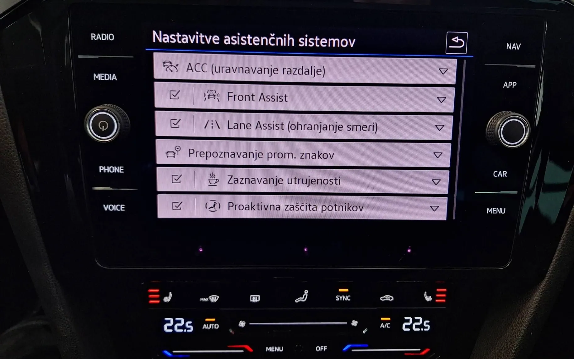 Notranja slika - Volkswagen Passat Variant - 2.0 TDI BMT SCR Business DSG 110kW - 8