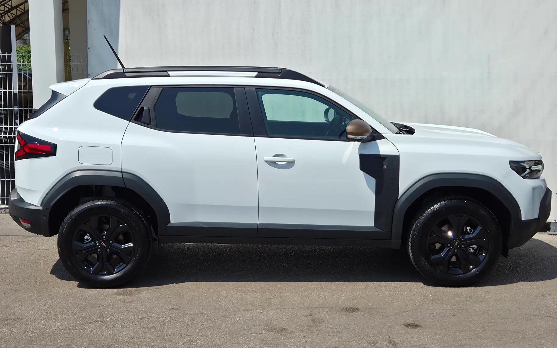 Zunanja slika - Dacia Duster - Extreme 4x4 Hybrid-G150+BON zimske gume - 5
