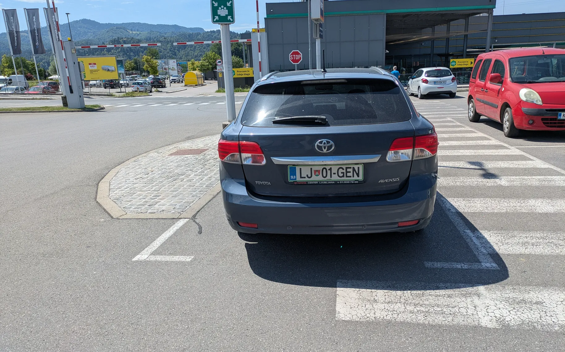 Zunanja slika - Toyota Avensis - Wagon 2,2 D-4D Executive - 2