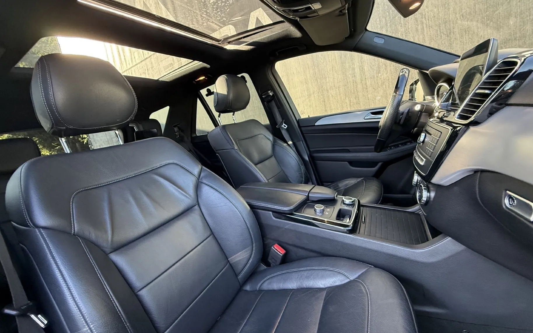 Zunanja slika - Mercedes-Benz GLE-Razred - GLE 250d-PANORAMA-360°-USNJE- NAVI-H K - 11