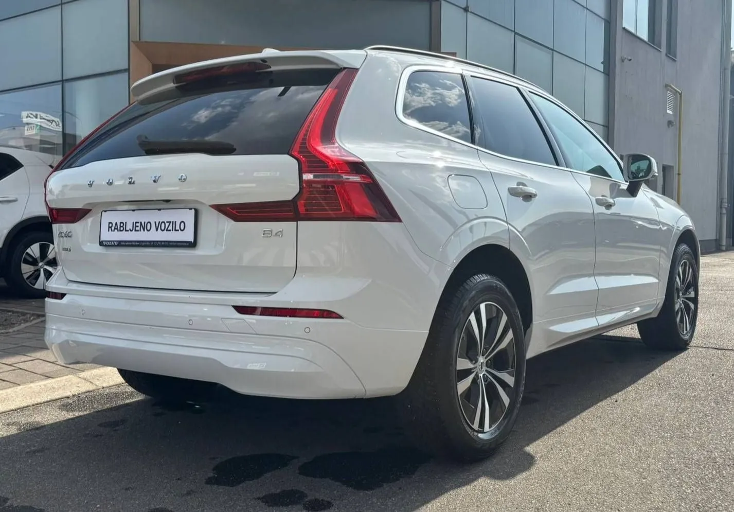 Zunanja slika - Volvo XC60 - B4P Momentum PRO AT FWD KAMERA-GRETJE.SED.-DAB+... - 7