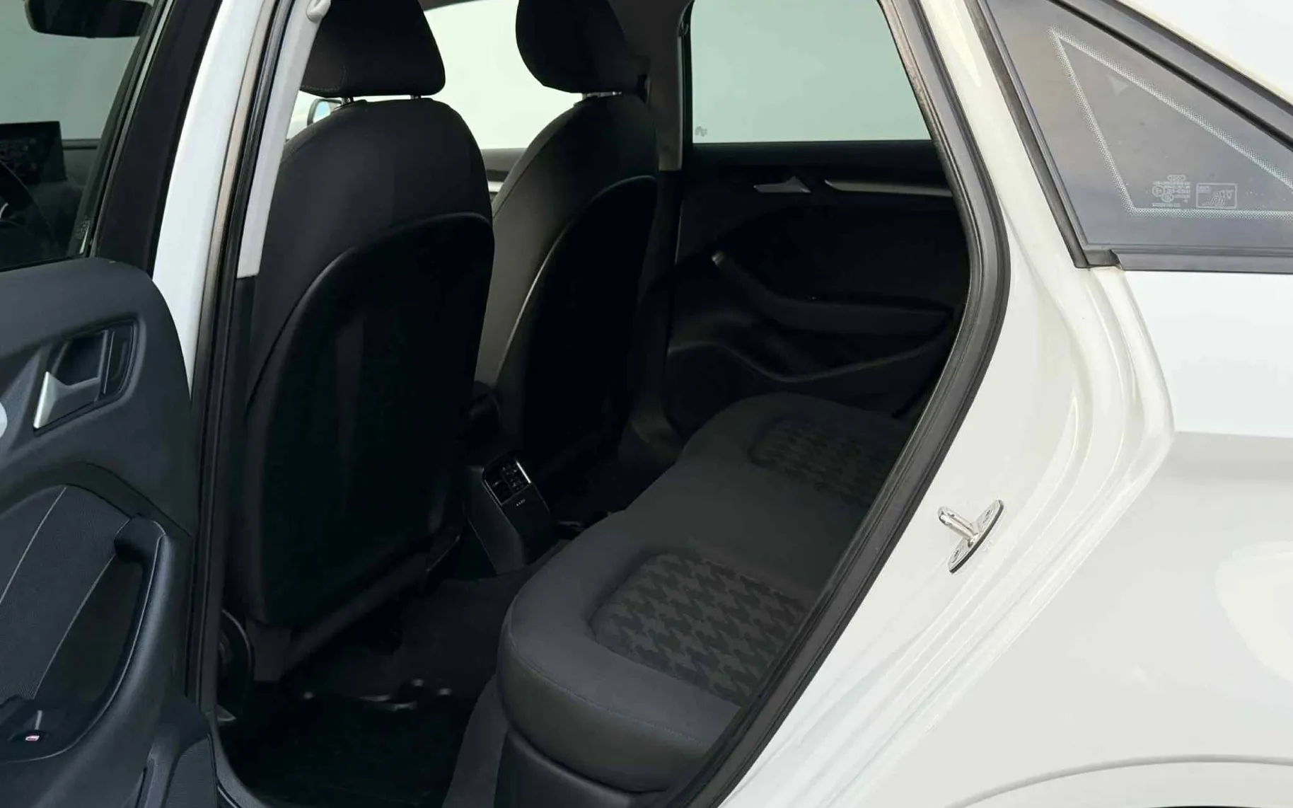 Notranja slika - Audi A3 - 1.6 TDI-LIMO-NAVI-LIZING ZA TUJCE-PDC-TEMPOMAT- - 9
