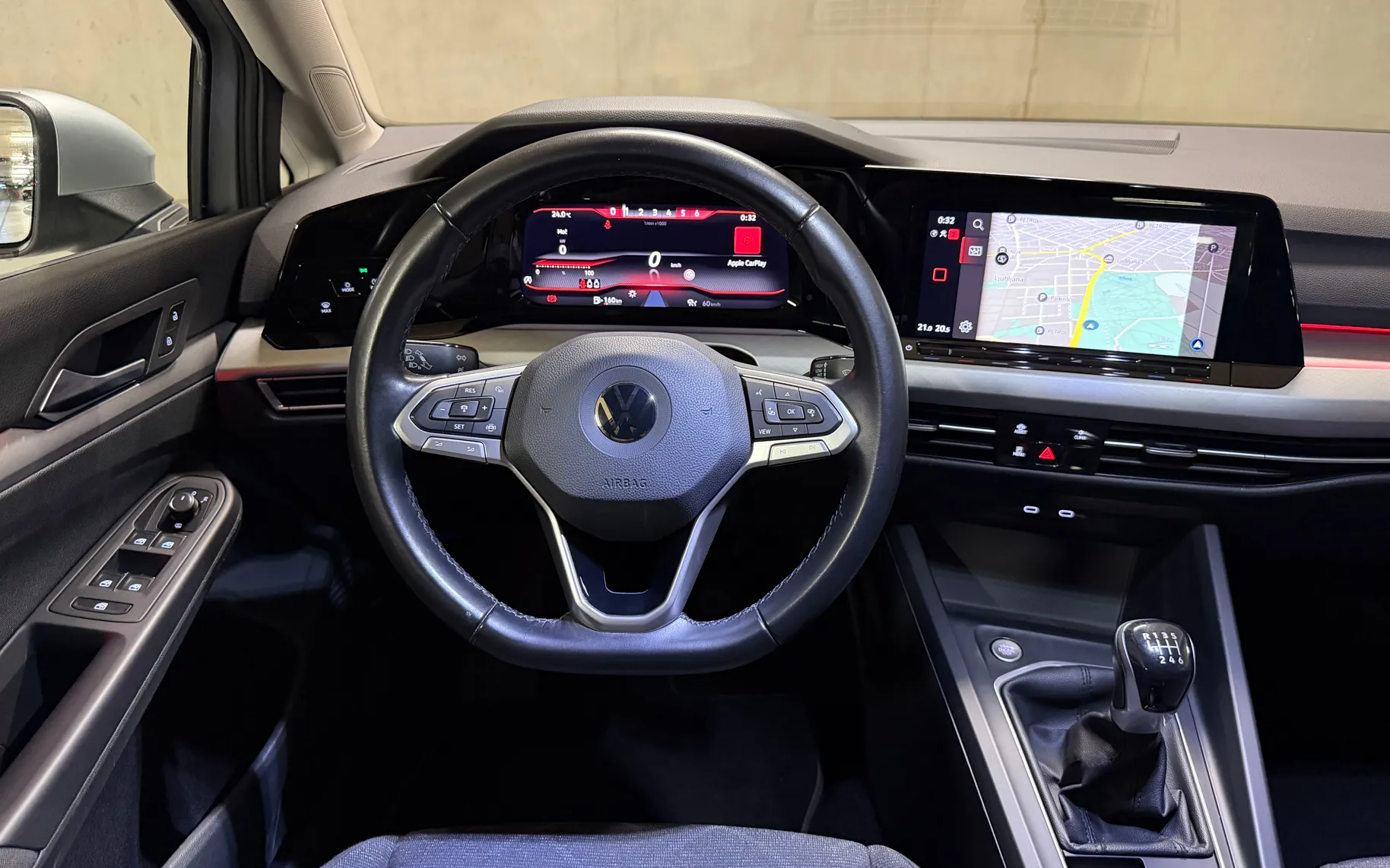 Notranja slika - Volkswagen Golf - Volkswagen  Variant 2.0 TDI VIRTUAL ACC AMBIENT LANE KEYLESS - 7