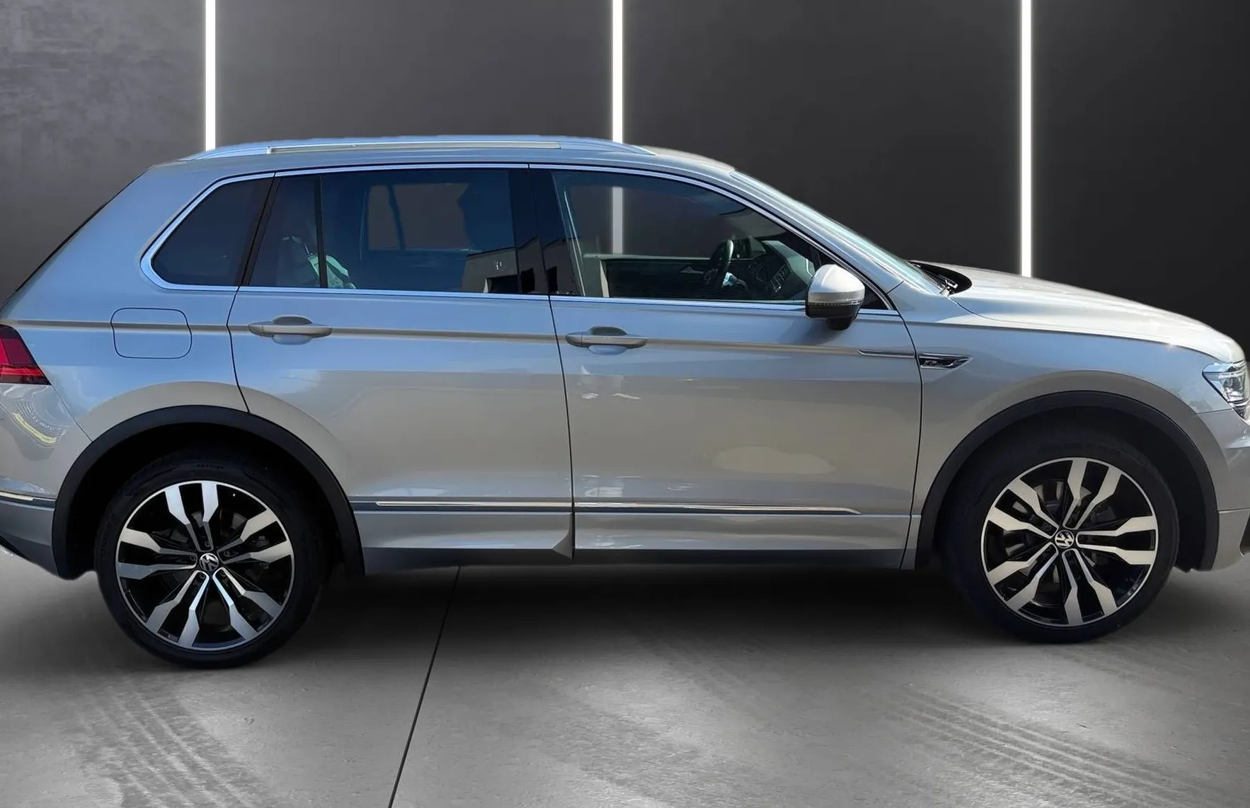 Zunanja slika - VW Tiguan - 2.0 TDI 3x R- LINE 4x4 ACC MEMORY NAPA USNJE TOP.. - 8