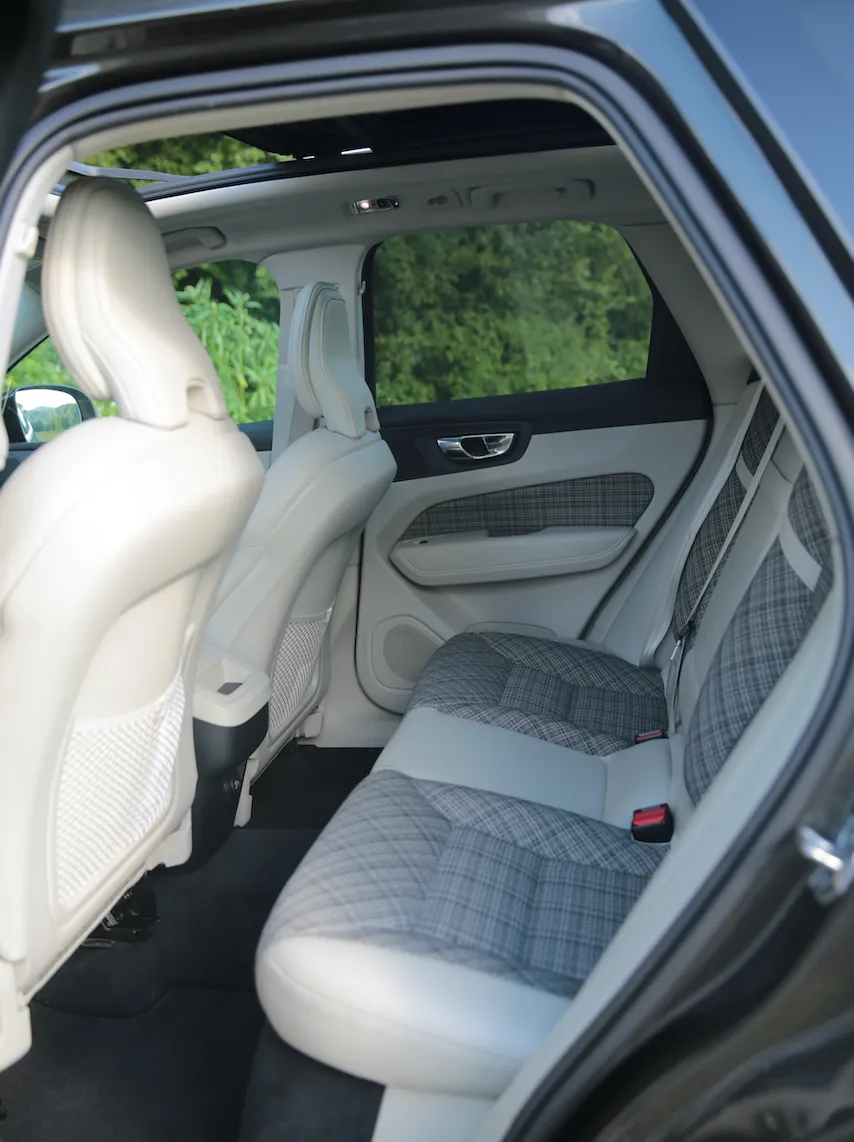 Notranja slika - Volvo XC60 - Volvo  D4 Business Avt., PANO., H/K., kljuka - 7