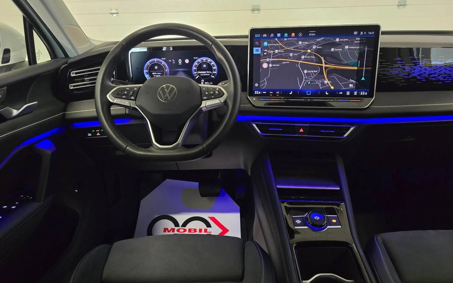 Notranja slika - Volkswagen Tiguan - 2.0 TDI Elegance DSG - LED Plus.alcantara.kamera - 11