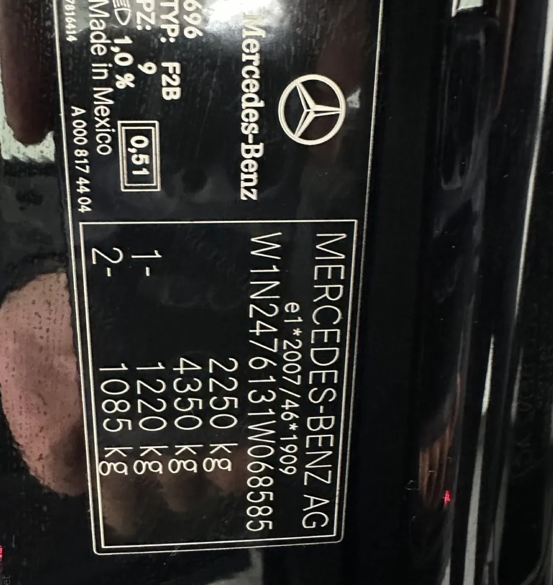 Zunanja slika - Mercedes-Benz GLB-Razred - GLB 200 d 4MATIC Avt.NEMŠKI.KAMERA.PANORAMA.NAVI - 18