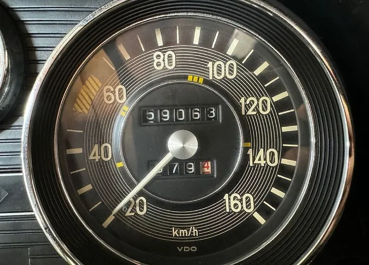 Zunanja slika - Mercedes-Benz E-Razred - 115 200D - KOT NOV - VOZILO V PRVI BARVI - 17