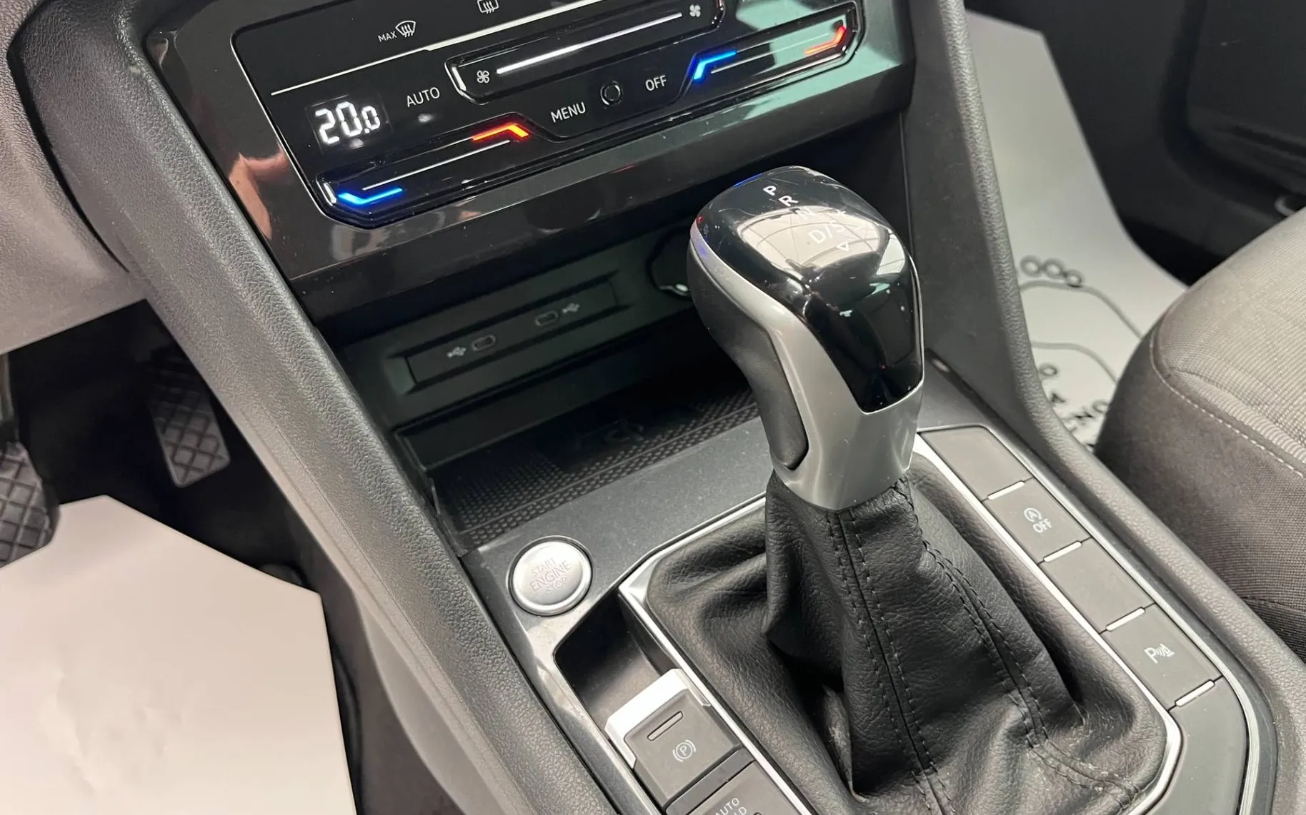 Notranja slika - Volkswagen Tiguan - 2.0 TDI BMT DSG-1 LASTNIK-LED-KAM-ODLIČEN - 11