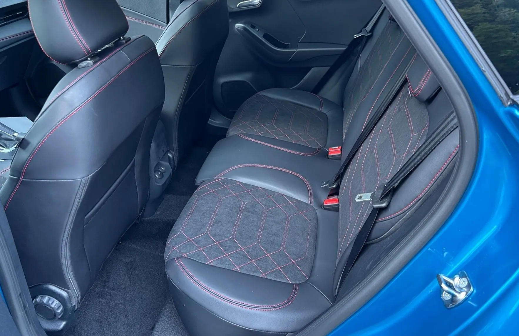 Zunanja slika - Ford Puma - 1.0 EcoBoost Hybrid MHEV ST-Line X Avt.-NA ZALOGI - 12