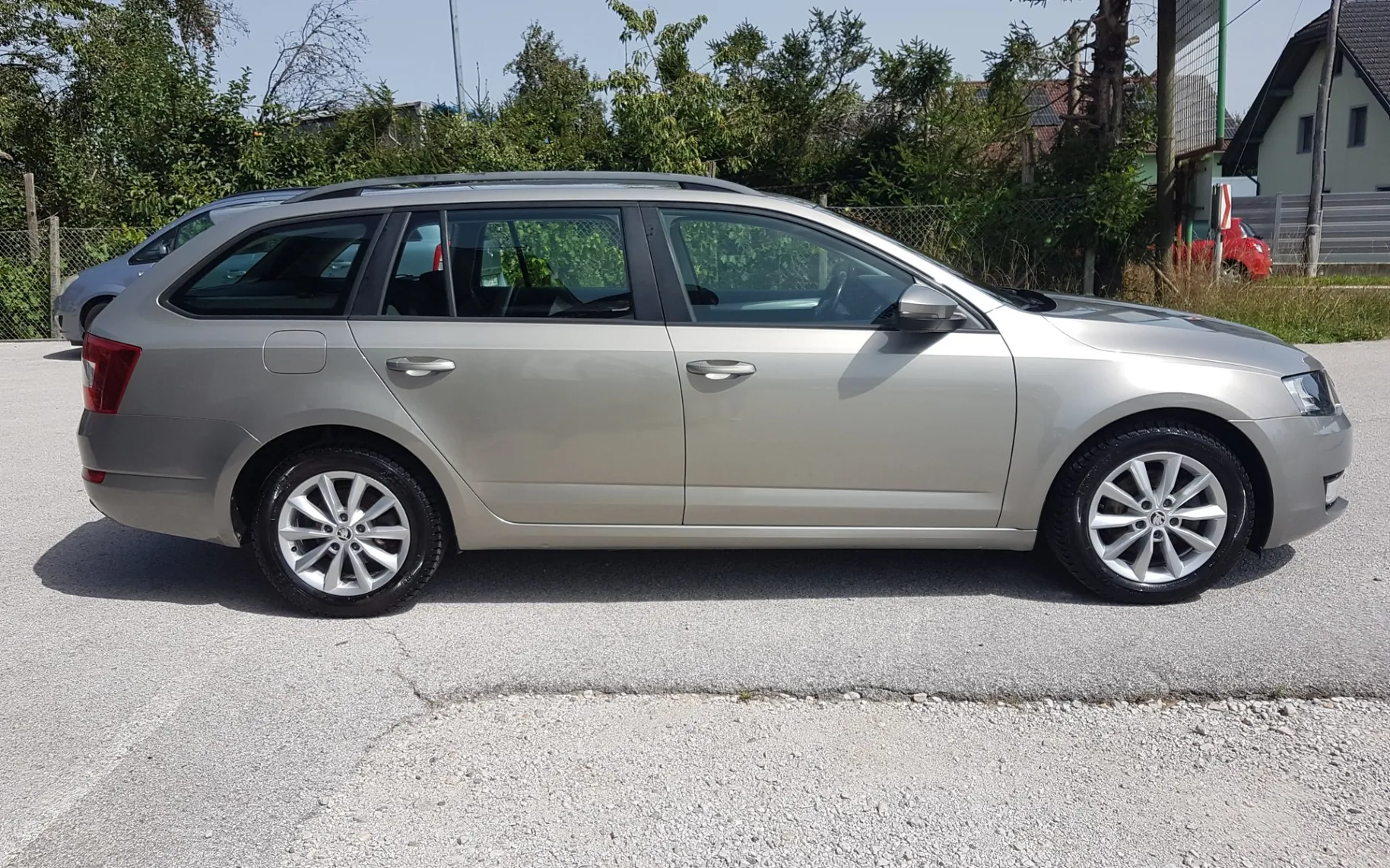 Zunanja slika - Škoda Octavia - Combi 4x4 1.6 TDI Ambition - 5