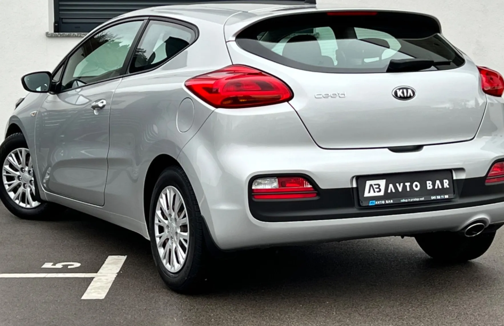 Zunanja slika - KIA Pro_Ceed - 1.4 CVVT+SLO+SAMO 97.888km+USB - 8