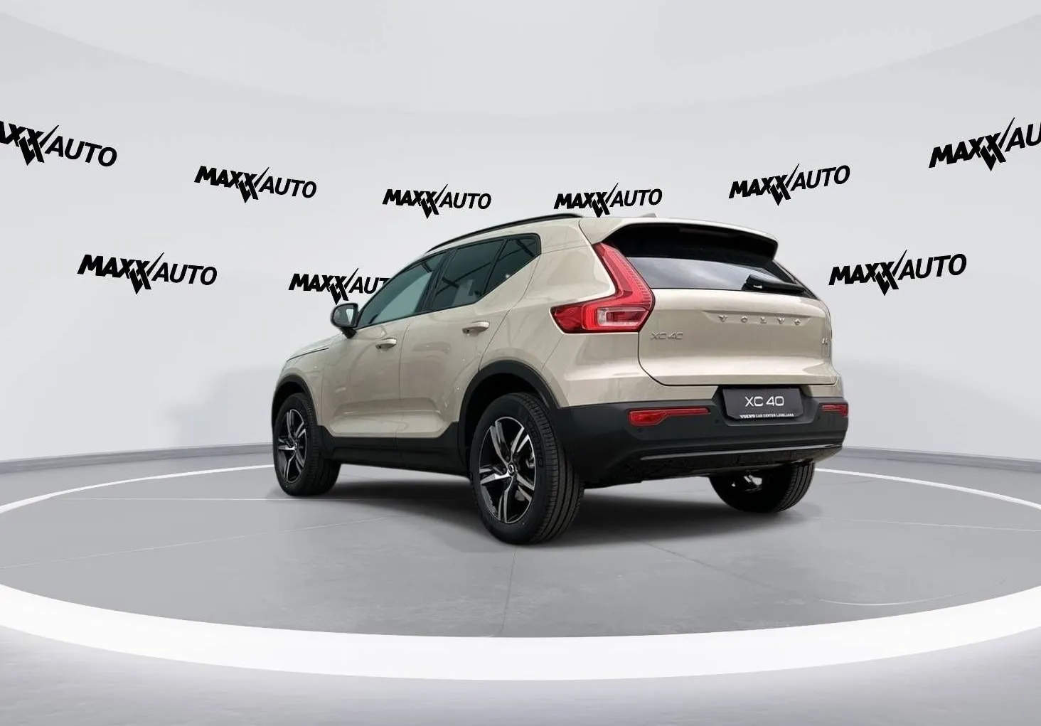Notranja slika - Volvo XC40 - B3 P Plus Dark AT DCT ... - 33