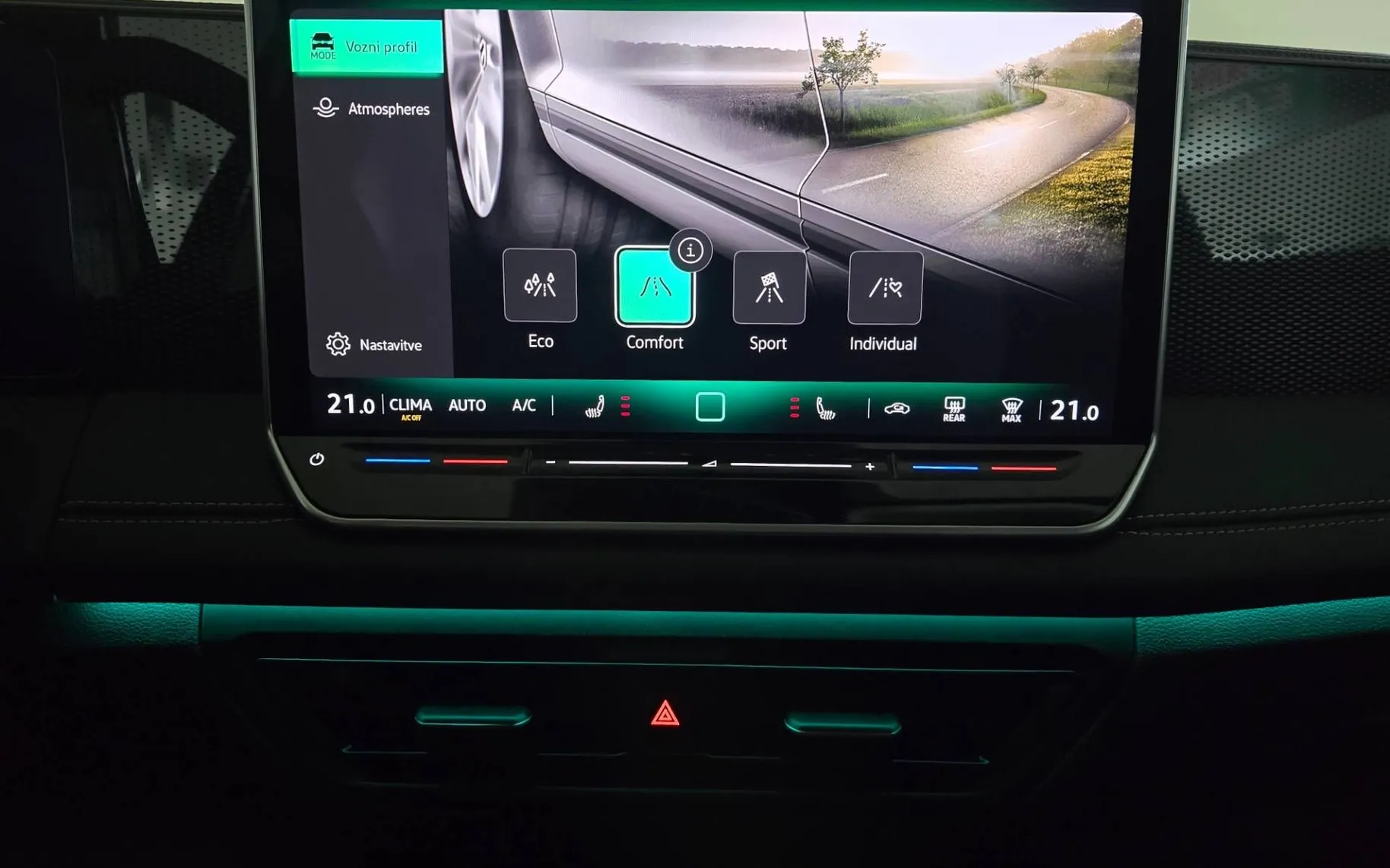 Notranja slika - Volkswagen Tiguan - 1.5 eTSI GOAL DSG - LED Plus.360kam.asistence.navi - 13