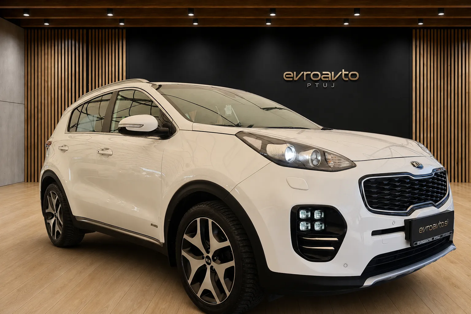 Notranja slika - KIA Sportage - 4WD 1.6 T-GDI GT-Line•1 Lastnik•Slovensko poreklo. - 8