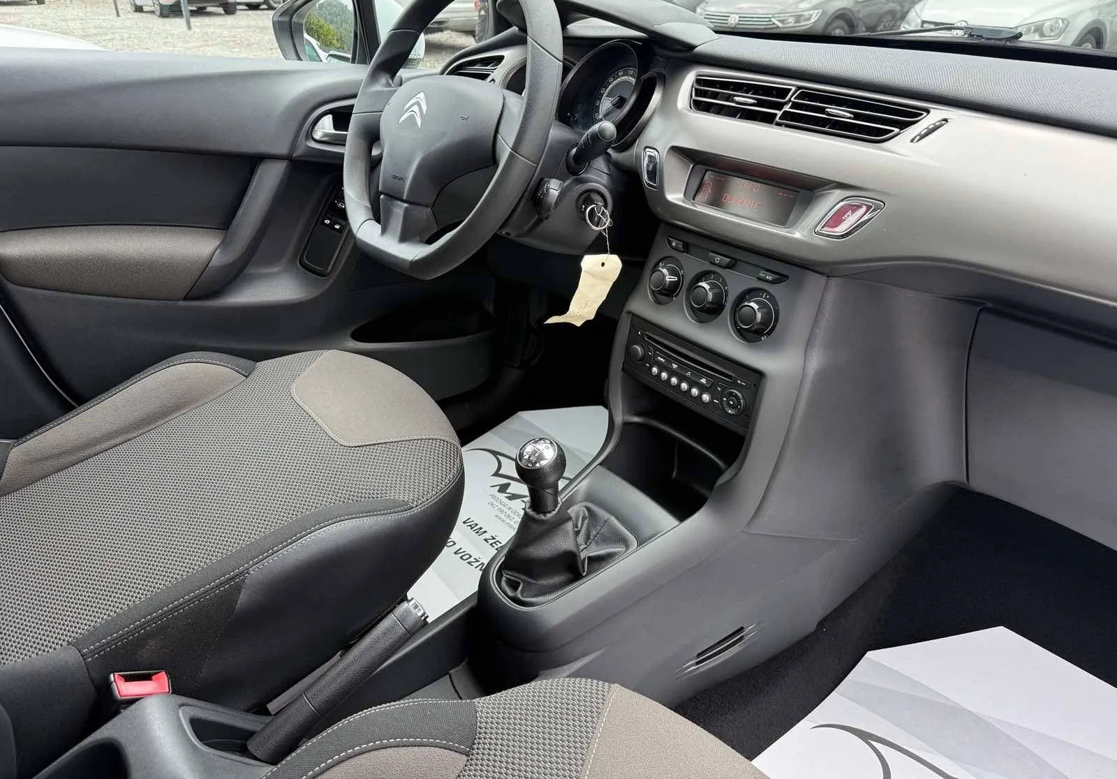 Notranja slika - Citroën C3 - Attraction PureTech 82 BVM... - 10