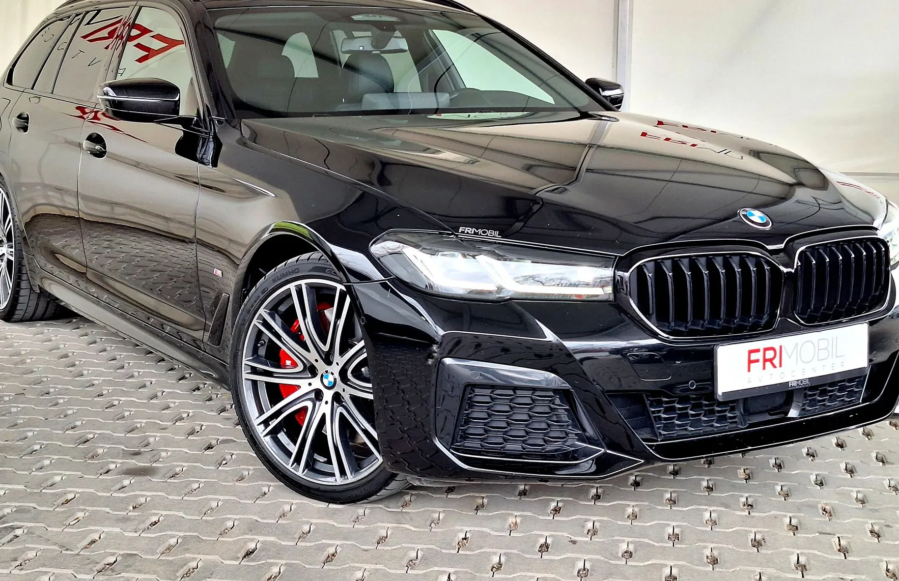 Zunanja slika - BMW Serija 5 - Touring: 530d xDrive M-SPORT•4CONTROL•AIR•AMBIENT•ACC•AL - 2