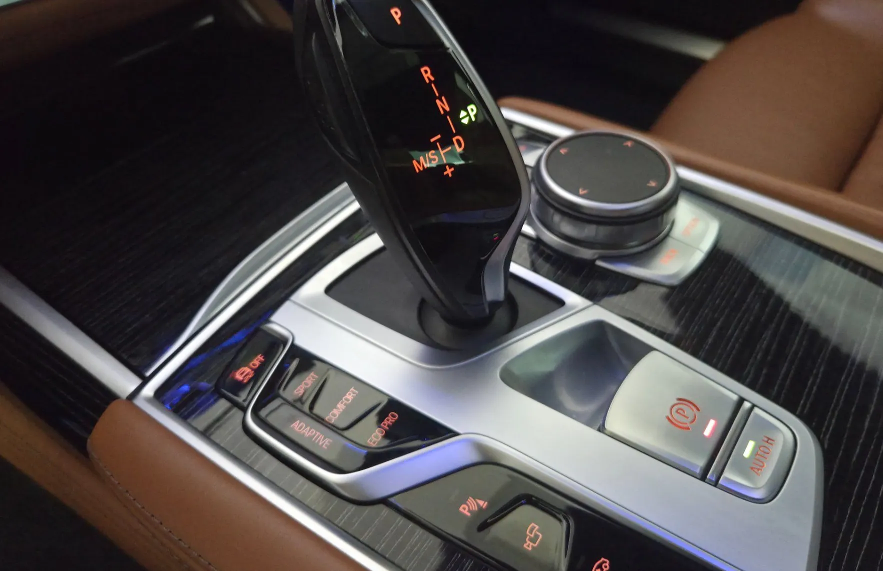 Zunanja slika - BMW Serija 7 - : 730d Avt-RADAR-WEBASTO-SOFT-HLAJ-KAM360-PANO - 19