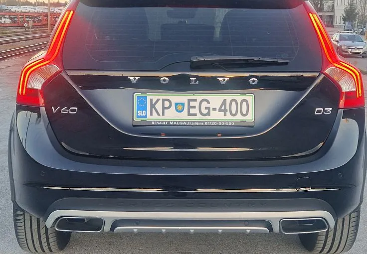 Zunanja slika - Volvo V60 Cross Country - D3 + MAX ZGODOVINA + BREZ POLOGA TUDI ZA TUJCE - 5