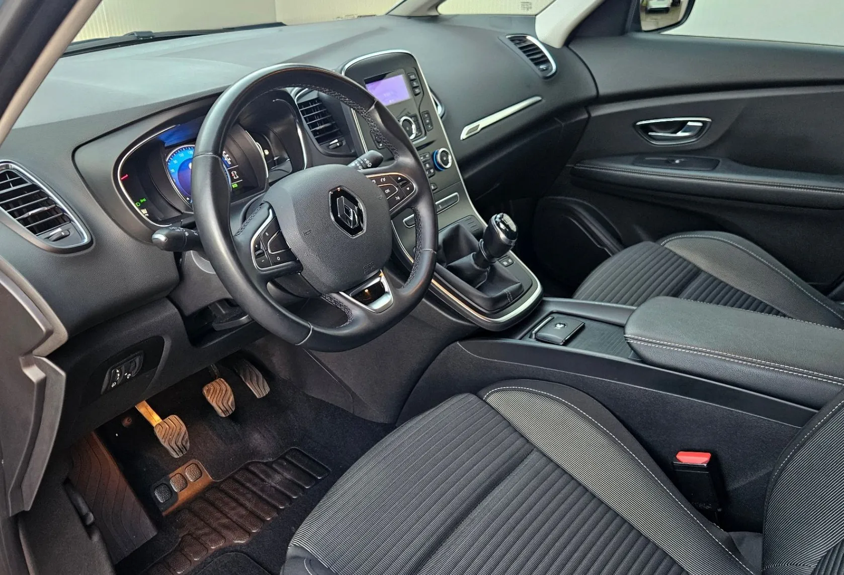 Zunanja slika - Renault Scénic - Scenic TCe 115 Zen+SLO poreklo+20 Col+ Priklop - 11