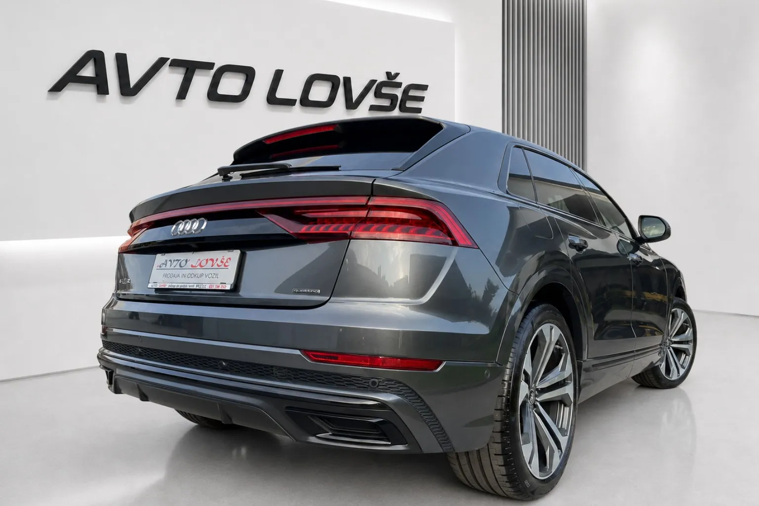 Notranja slika - Audi Q8 - 50 TDI quattro 3x S line-1 LASTNIK-MATRIX-22 col - 8