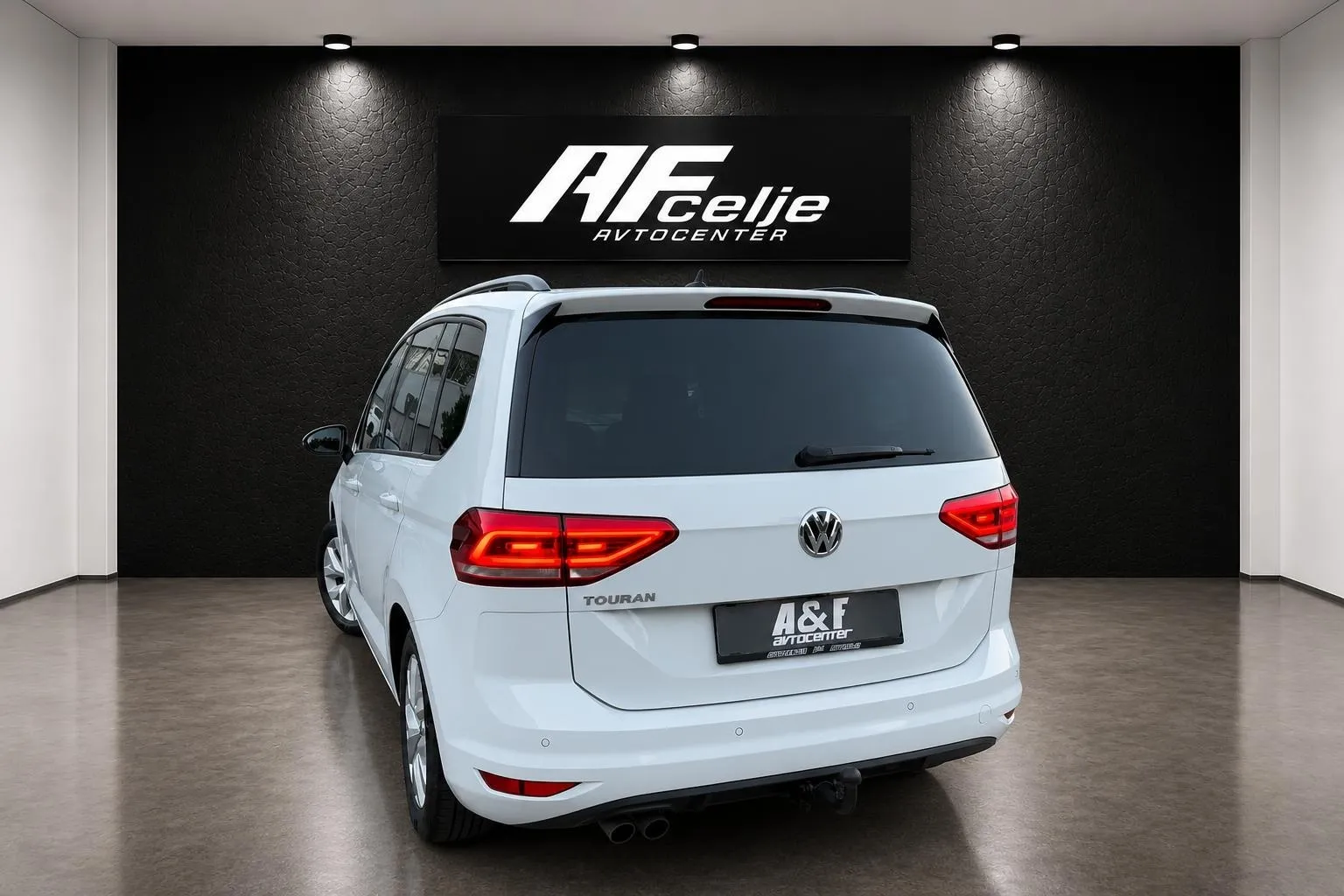 Notranja slika - Volkswagen Touran - 2.0 TDI-H LINE-FUL LED-LIZING ZA TUJCE-KEYLES- - 7