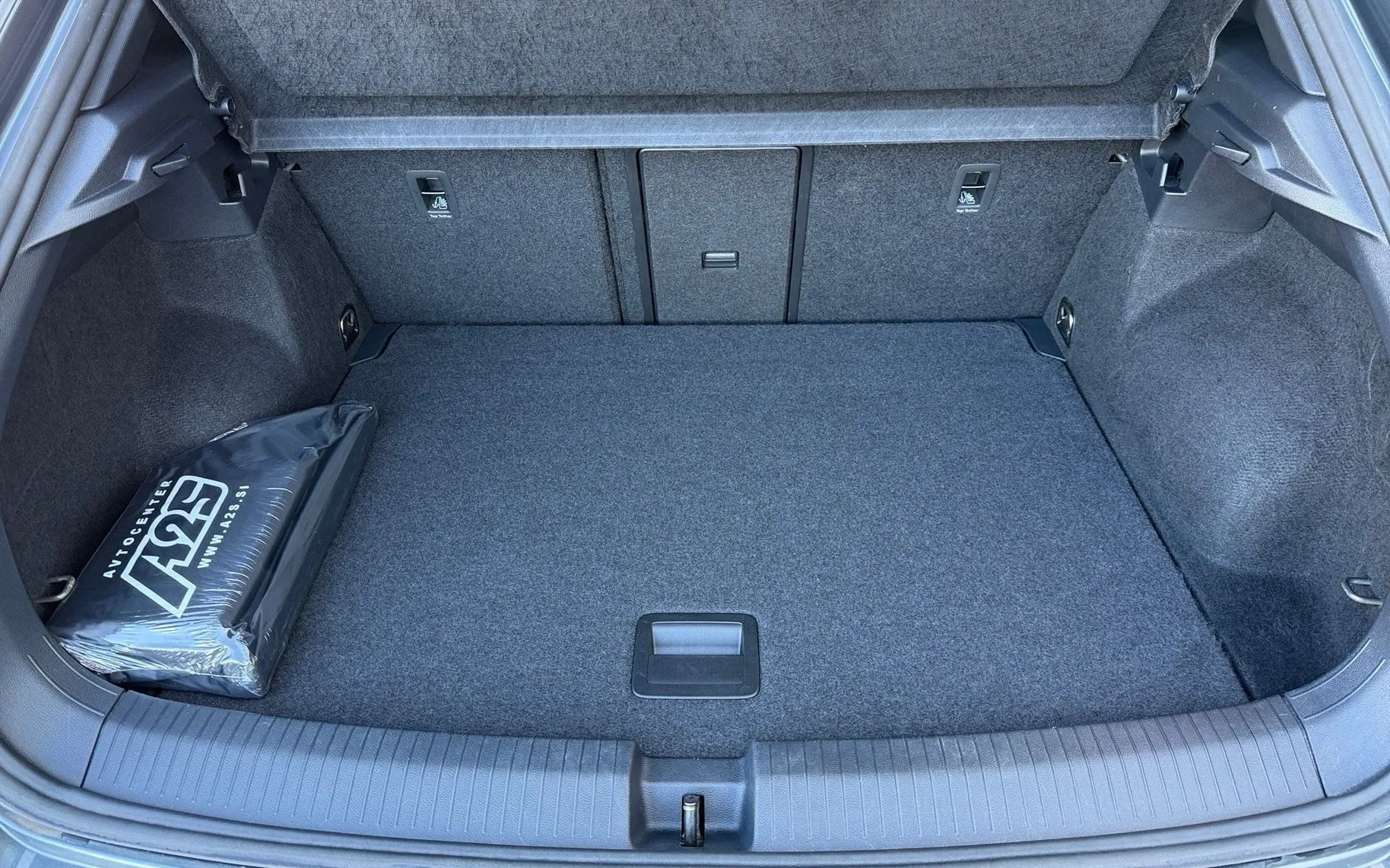 Notranja slika - Volkswagen T-Roc - 2.0 TDI BMT R-Line-ACC-Mrtvi kot-PDC-Vl.kljuka.... - 12