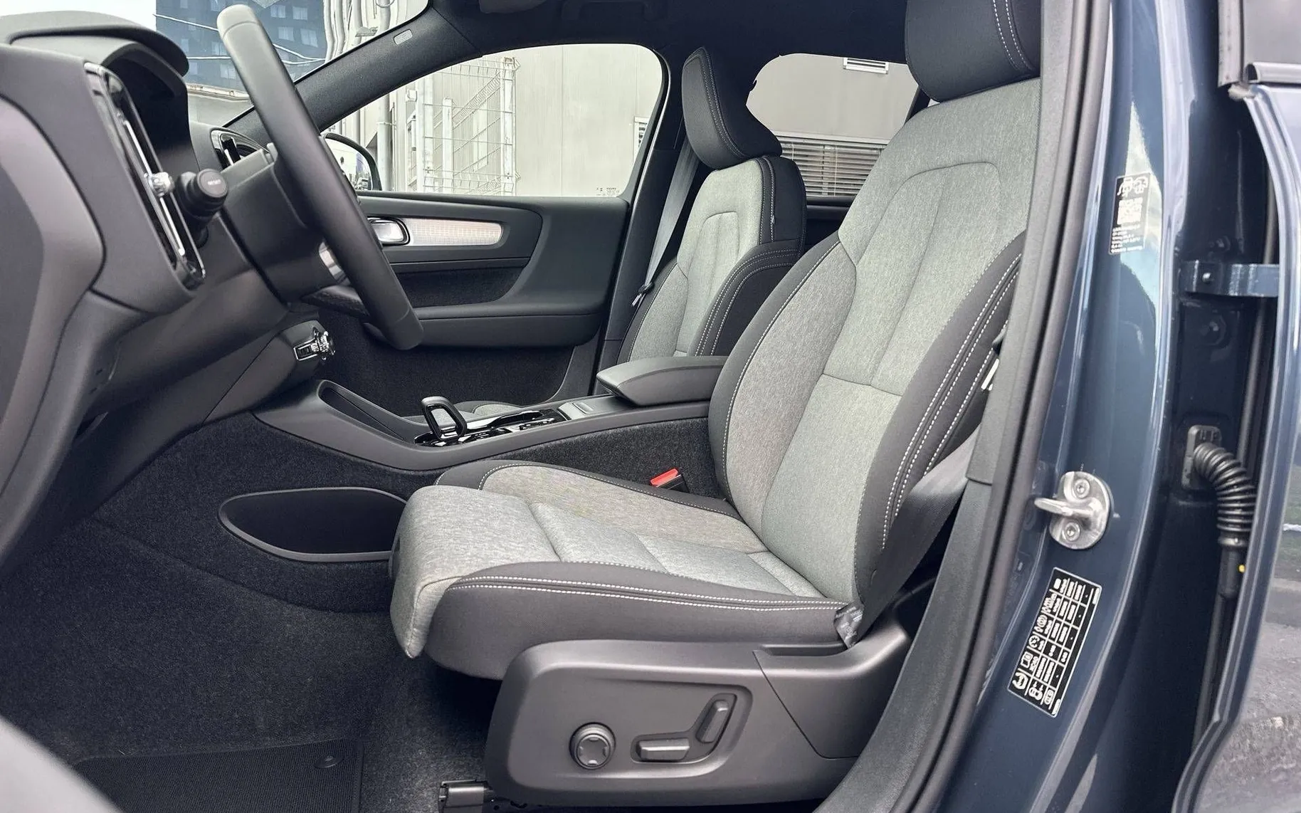 Notranja slika - Volvo XC40 - B3 P Plus Dark Avt. - 10