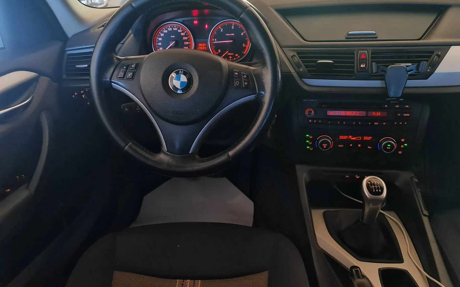 Notranja slika - BMW serija X1: - X1 xDrive18d•Brez pologa na obroke - 8